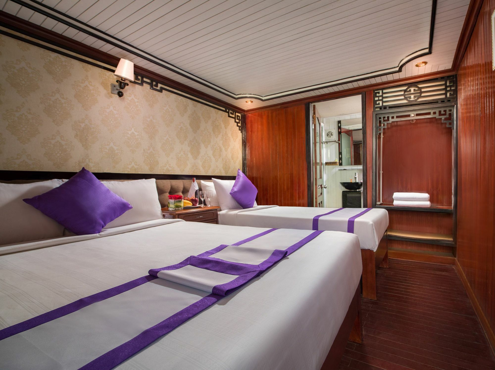 Halong Lavender Cruises Hotel Ха Лонг Екстериор снимка