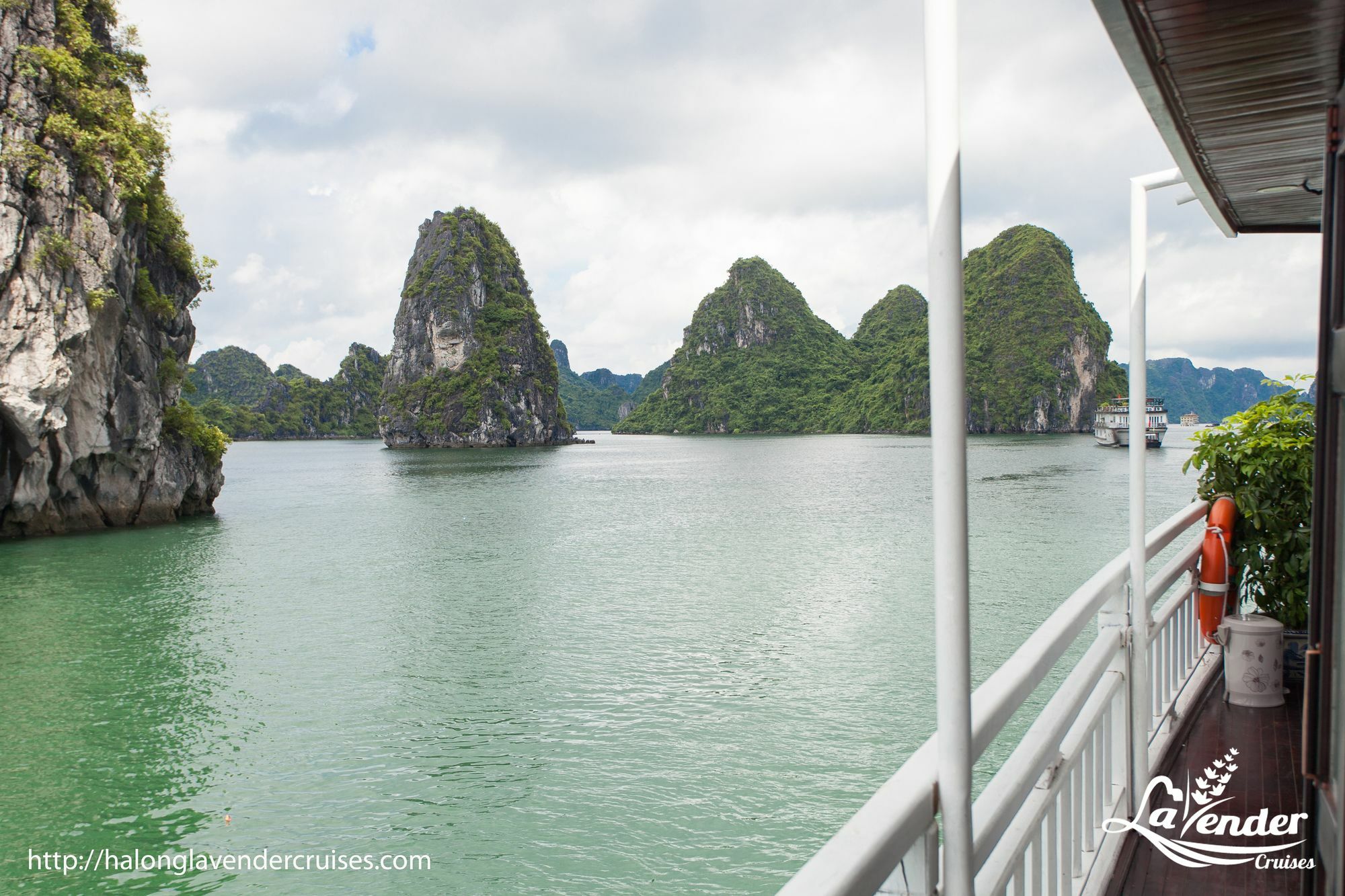 Halong Lavender Cruises Hotel Ха Лонг Екстериор снимка