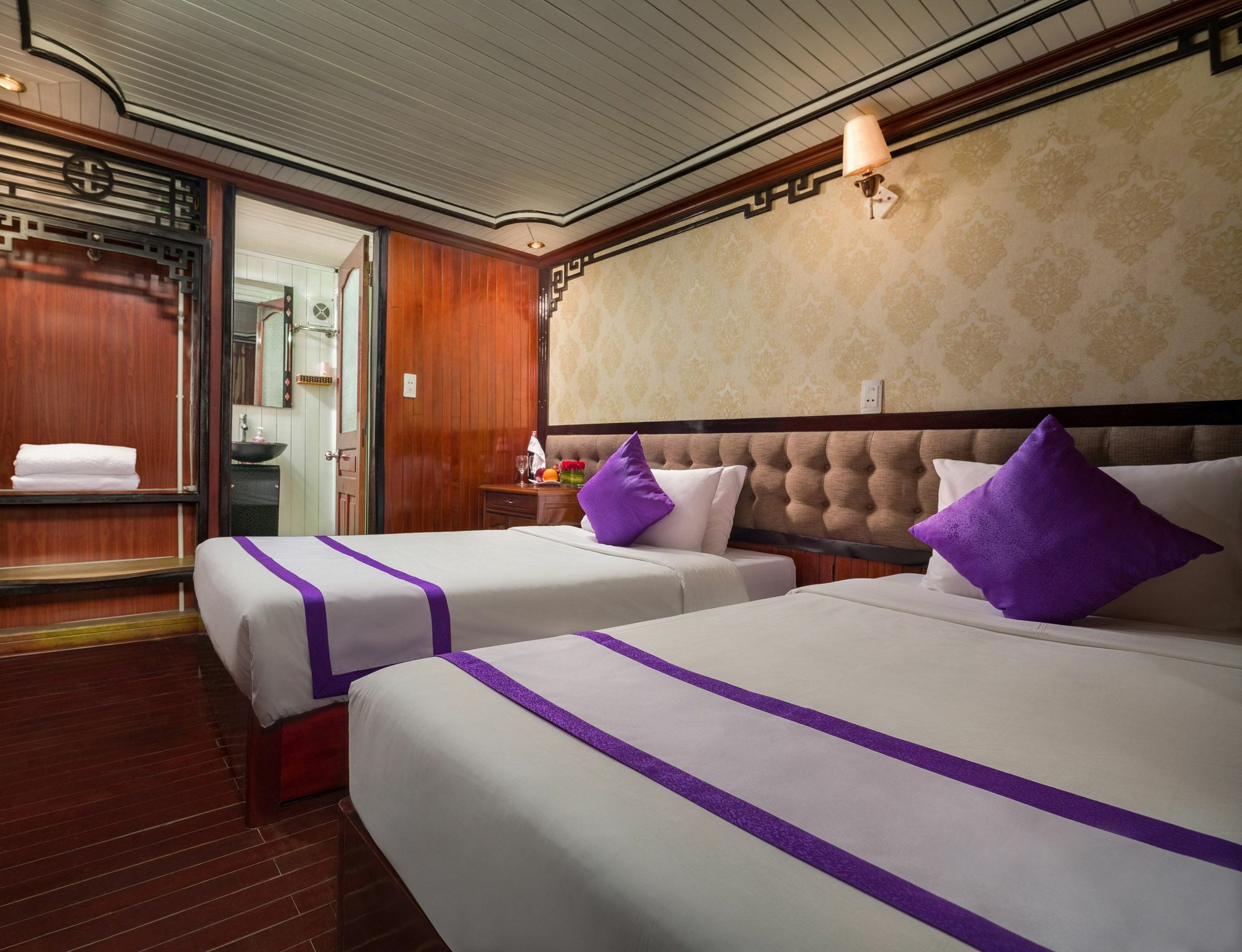 Halong Lavender Cruises Hotel Ха Лонг Екстериор снимка