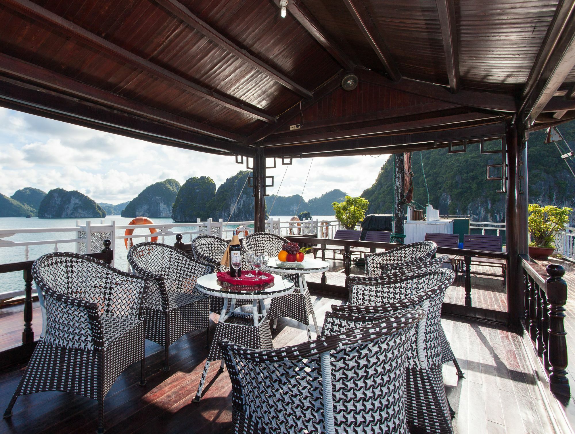 Halong Lavender Cruises Hotel Ха Лонг Екстериор снимка